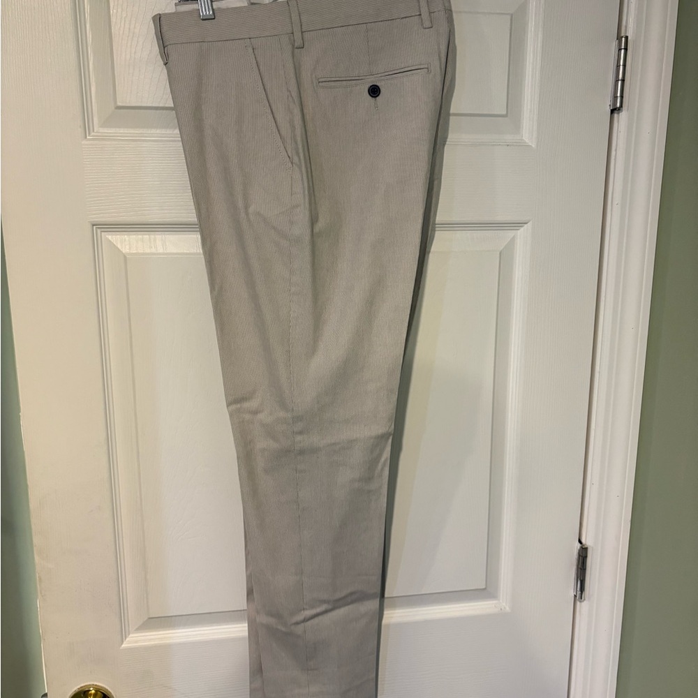 Old Navy Men's Khaki Chinos